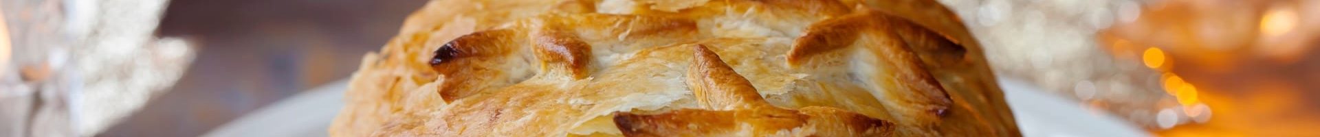 Salmon en croute with spinach and salmon mousse